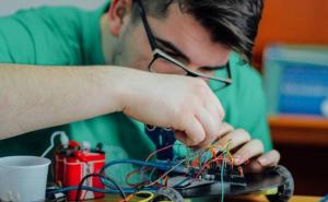 Mladi Bišćanin konstruirao invalidska kolica kojima upravlja ljudski um